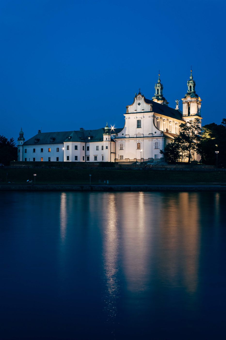 Diagonal shadow across concrete facade